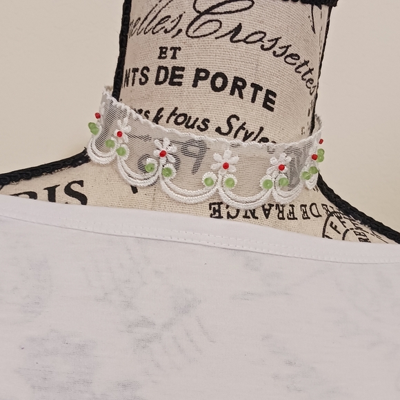 Source Unknown Jewelry - Embroidered White and Green Red Lace Choker Necklace 14'